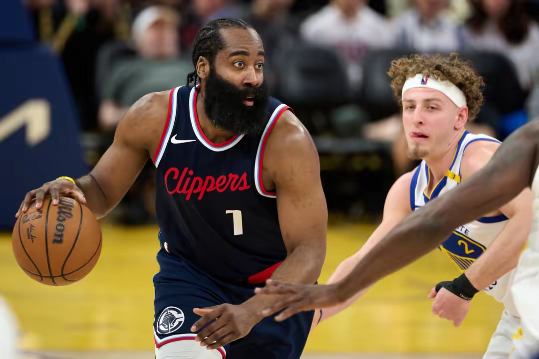 欧超杯赛程吃紧，洛杉矶快船转会期再遭质疑，气氛紧张，身体对抗强度拉满 