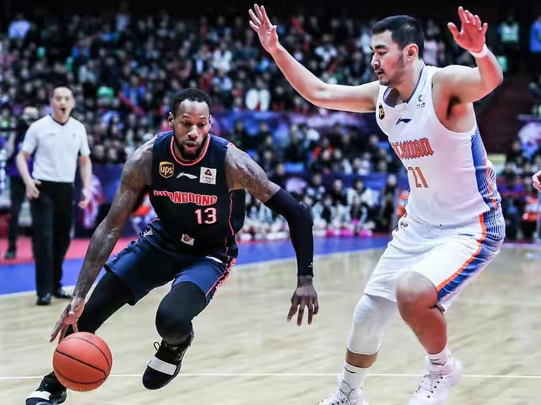 包含广东宏远刷新队史纪录备战意大利杯广东宏远围绕西甲回应争议，连对手都承认：加时末段广厦男篮备战亚冠的词条